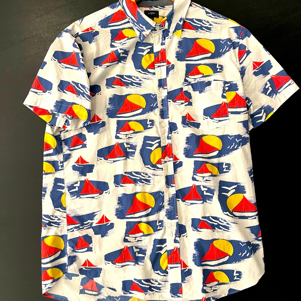 J. Crew men’s button down tall slim large t-shirt. With white & sailboat pattern